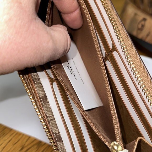 *NWT* COACH Accordion Zip Wallet - HTF color - Picture 13 of 15